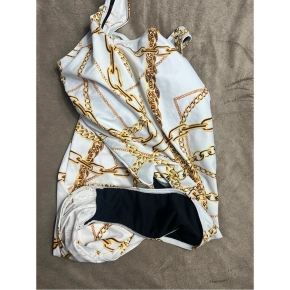Cover Girl White Gold Chain Print Scoop One Piece Swimsuit Curvy Plus Size 16 1X - Picture 7 of 9